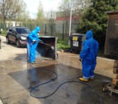 Behälterreinigung unter Vollschutz